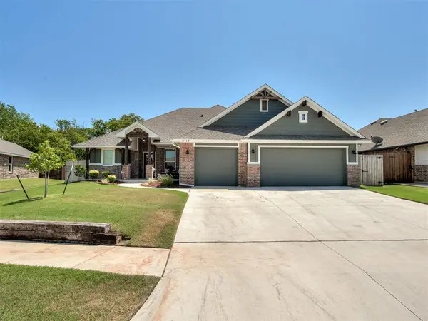 2412 Creek Side CIR, Moore, OK 73160