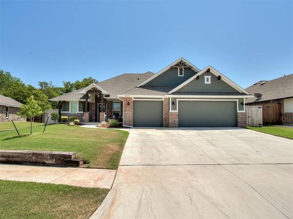 2412 Creek Side CIR, Moore, OK 73160