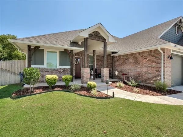 2412 Creek Side CIR, Moore, OK 73160