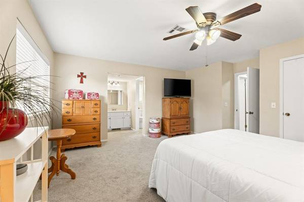 704 Mabel C Fry BLVD, Yukon, OK 73099