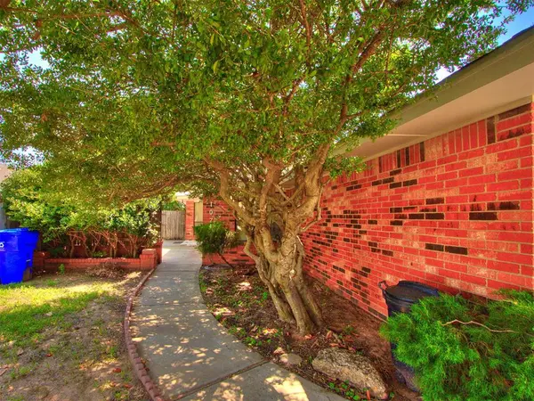105 Willow Branch RD #105-107, Norman, OK 73072