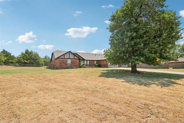 812 Dripping Springs DR, Edmond, OK 73034