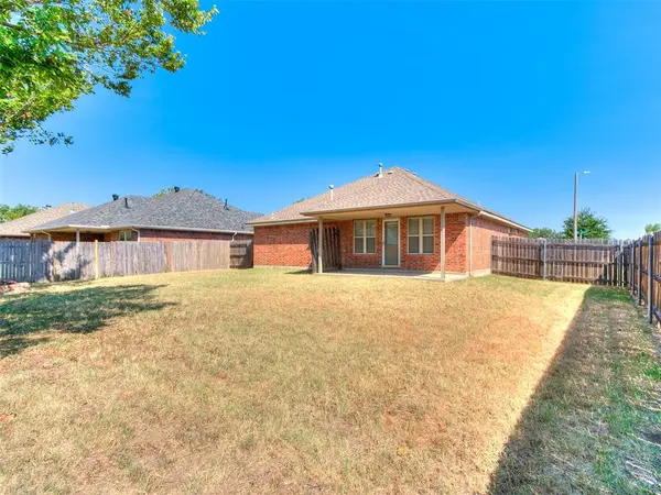204 John Rausch LN, Edmond, OK 73003