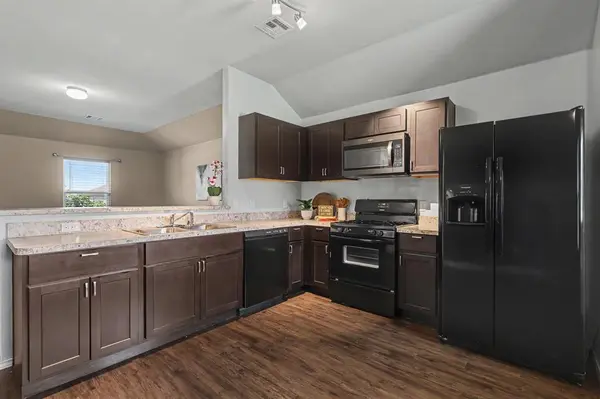 9804 Glover River DR, Yukon, OK 73099