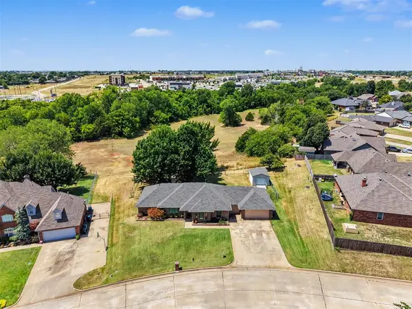709 Azalea Hill DR, Yukon, OK 73099