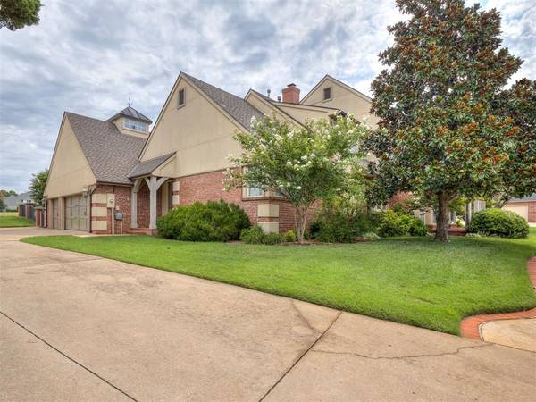 5812 Country Club DR, Edmond, OK 73025