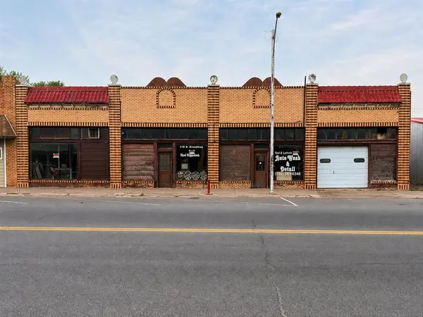 110 E Broadway ST, Hollis, OK 73550