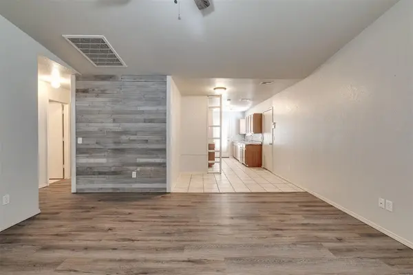 912 Danbury PL, Yukon, OK 73099