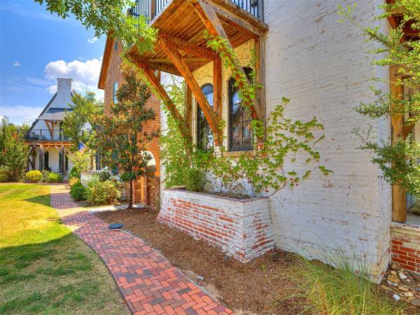 67 Ridgeline RD #A, Carlton Landing, OK 74432