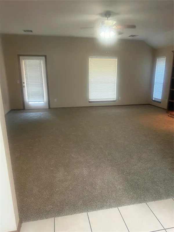 12513 SW 14th ST, Yukon, OK 73099