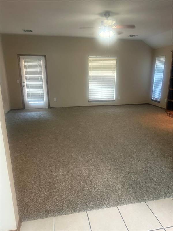 12513 SW 14th ST, Yukon, OK 73099