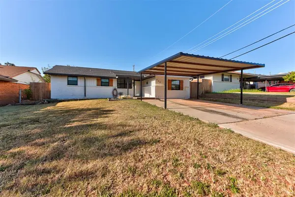 704 SW 1st ST, Moore, OK 73160