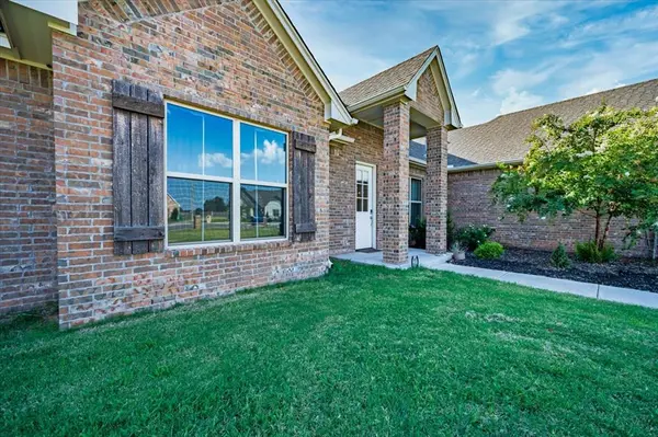 2712 Palazzo CIR, Yukon, OK 73099