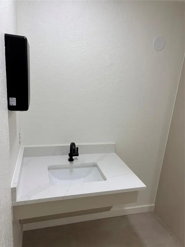 6400 N Santa Fe #B, Oklahoma City, OK 73116
