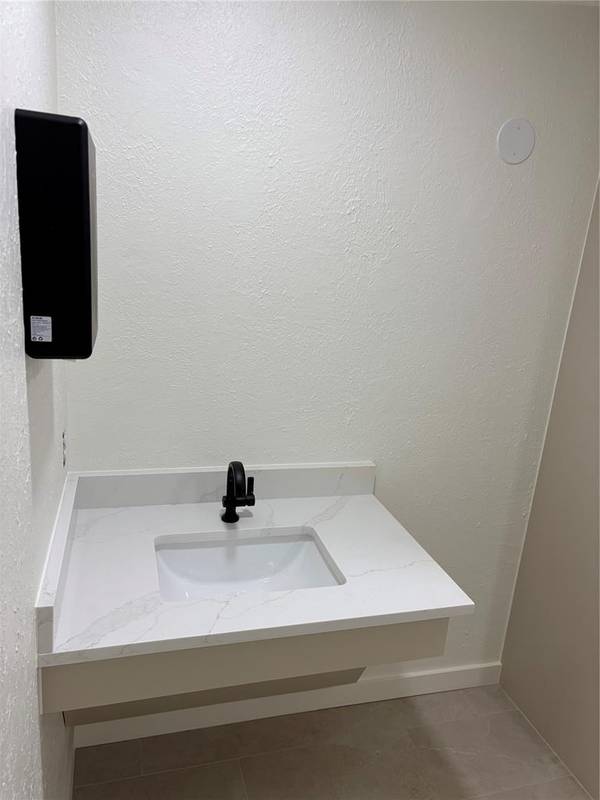 6400 N Santa Fe #B, Oklahoma City, OK 73116