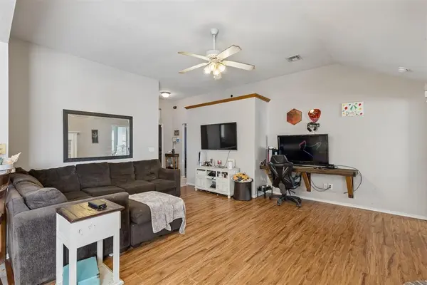 15900 Vicki DR, Oklahoma City, OK 73170