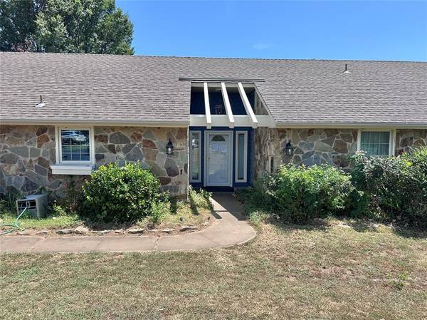 1 Oakridge DR, Shawnee, OK 74804