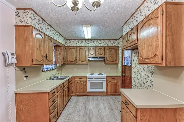 1135 Elmhurst ST, Moore, OK 73160