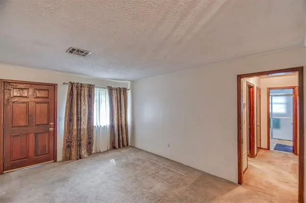 1135 Elmhurst ST, Moore, OK 73160