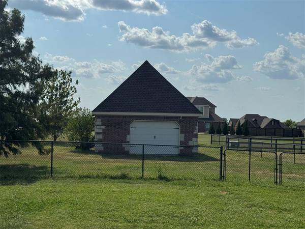 4976 S 81st West AVE, Tulsa, OK 74107