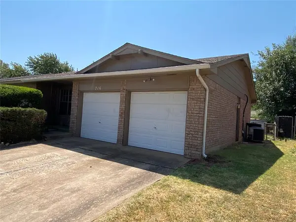 716 NW 17th ST, Moore, OK 73160