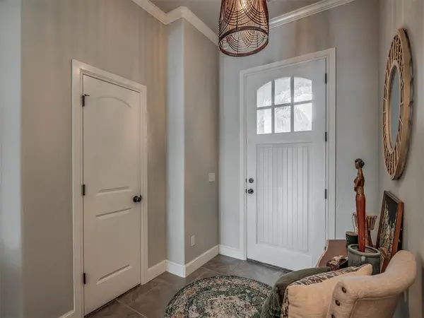 312 Evie PL, Moore, OK 73160