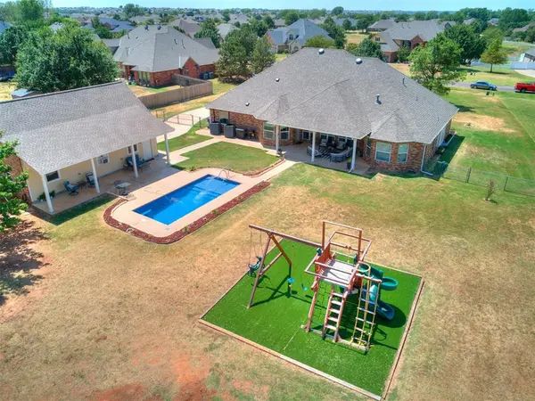 10712 Sundance DR, Yukon, OK 73099