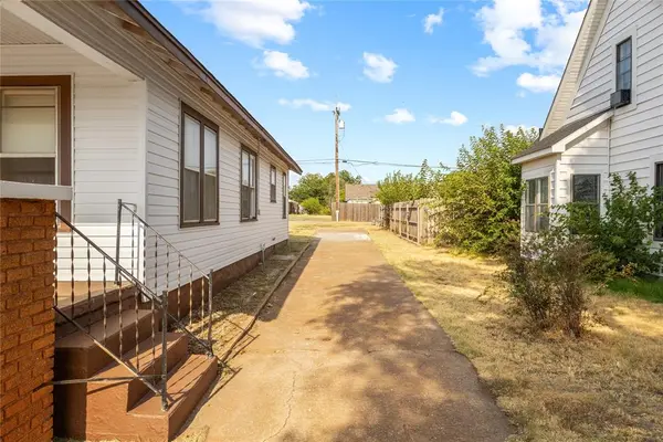 322 S 13th ST, Clinton, OK 73601