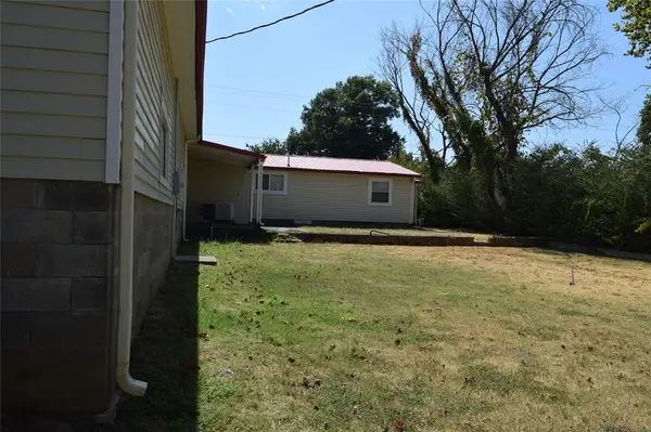 428599 Texanna RD, Porum, OK 74455