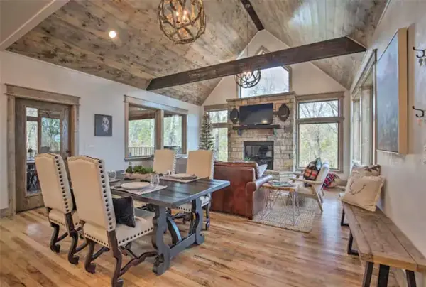 356 Little Creek LN, Broken Bow, OK 74728