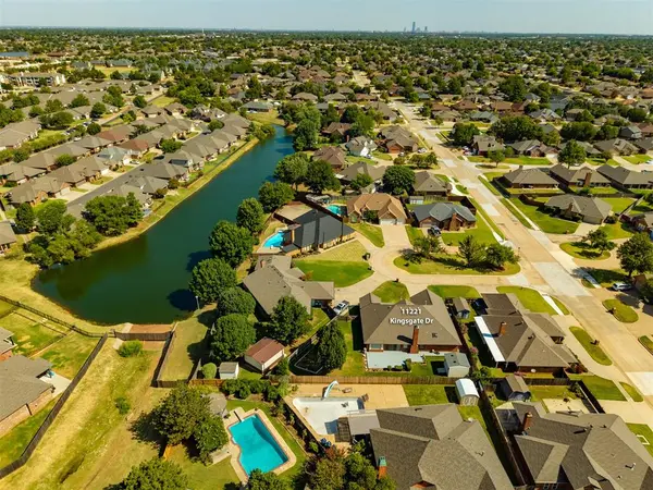 11221 Kingsgate DR, Oklahoma City, OK 73170