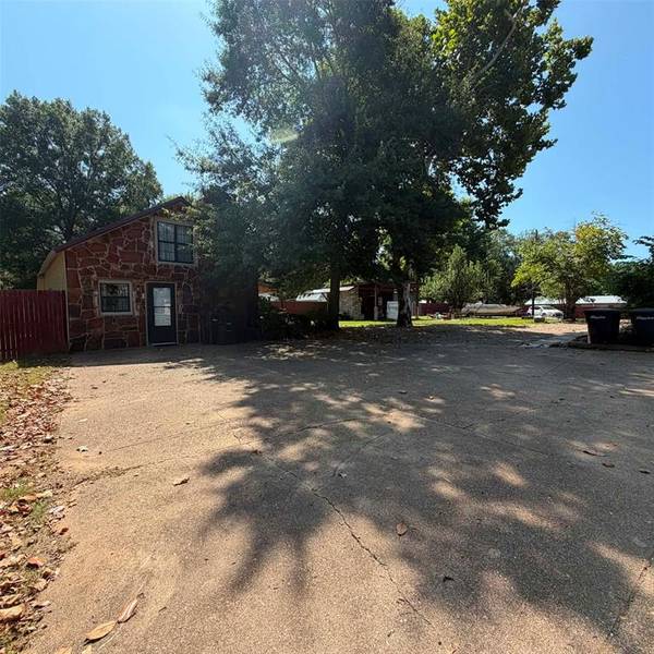 1505 S Park 1/2 DR, Broken Bow, OK 74728