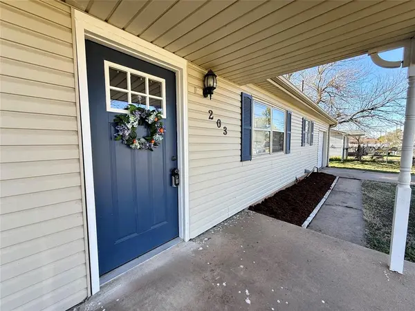 203 E Green ST, Meeker, OK 74855