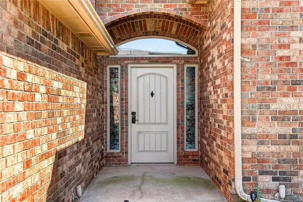3204 Valley BRK, Norman, OK 73071