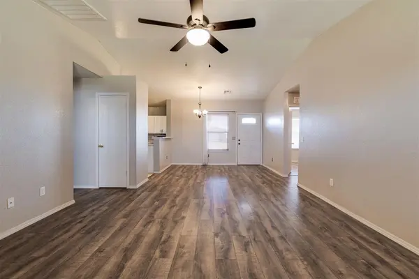 10349 Aberdeen DR, Yukon, OK 73099