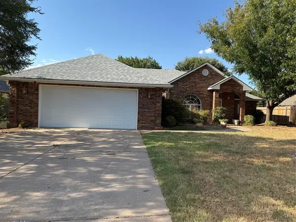 1231 Douglas CIR, Noble, OK 73068