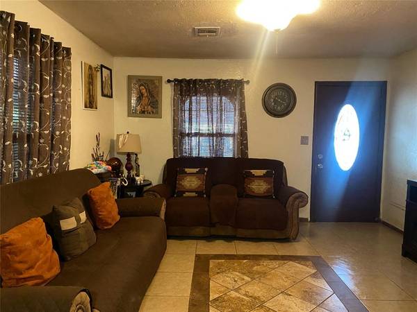 6112 NW 55th ST, Warr Acres, OK 73122