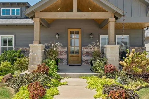 1925 Plaza District DR, Edmond, OK 73034