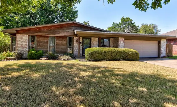 2520 Huntleigh DR, Oklahoma City, OK 73120