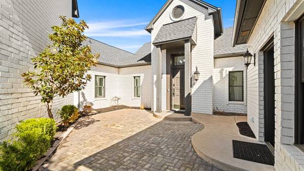 16808 Conifer LN, Edmond, OK 73012