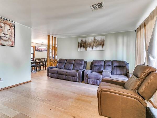 2001 N Keeton AVE, Bethany, OK 73008