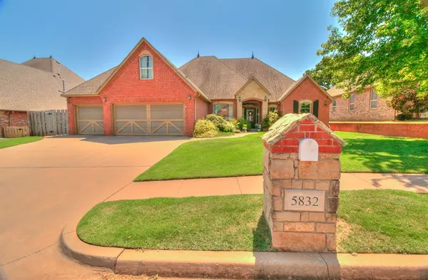 5832 Havenshire LN, Edmond, OK 73034