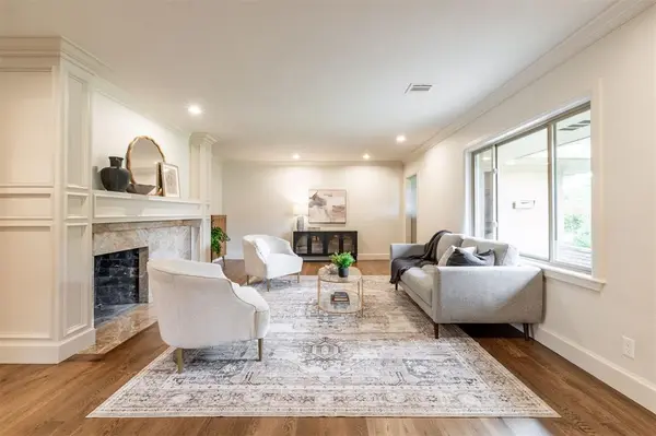 1807 Dorchester DR, Nichols Hills, OK 73120