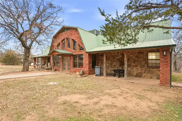 72 Hidden Oaks DR, Indiahoma, OK 73552
