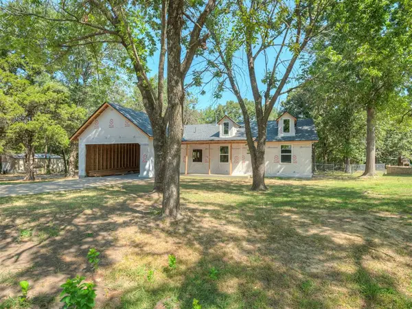225 Holiday Hills RD #1, Eufaula, OK 74432