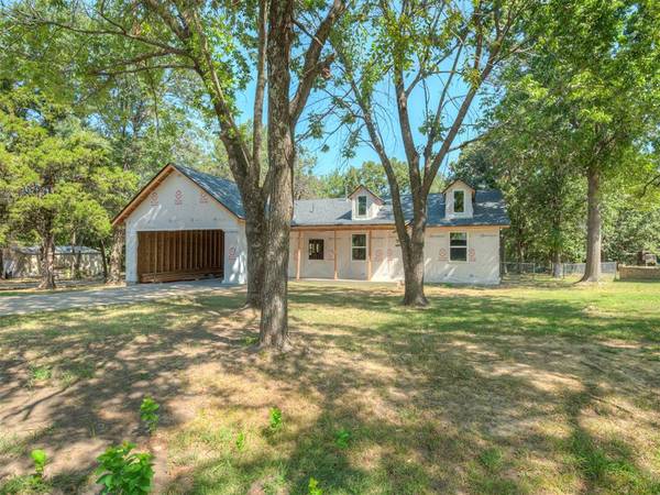 225 Holiday Hills RD #1, Eufaula, OK 74432
