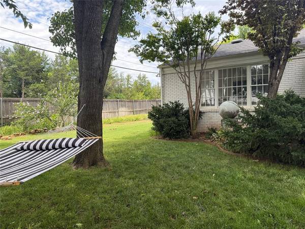 1201 Glenbrook TER, Nichols Hills, OK 73116