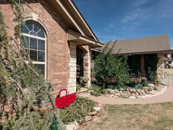 912 Roger AVE, Hinton, OK 73047