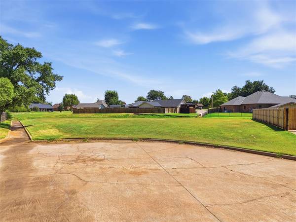 1206 W Fay AVE, Kingfisher, OK 73750