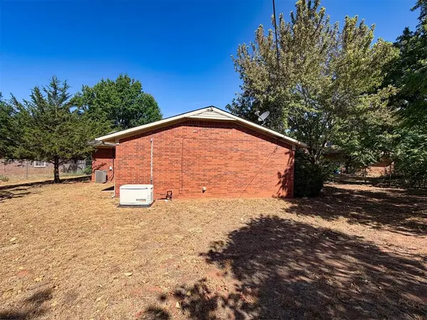 312 Elmwood TER, Anadarko, OK 73005